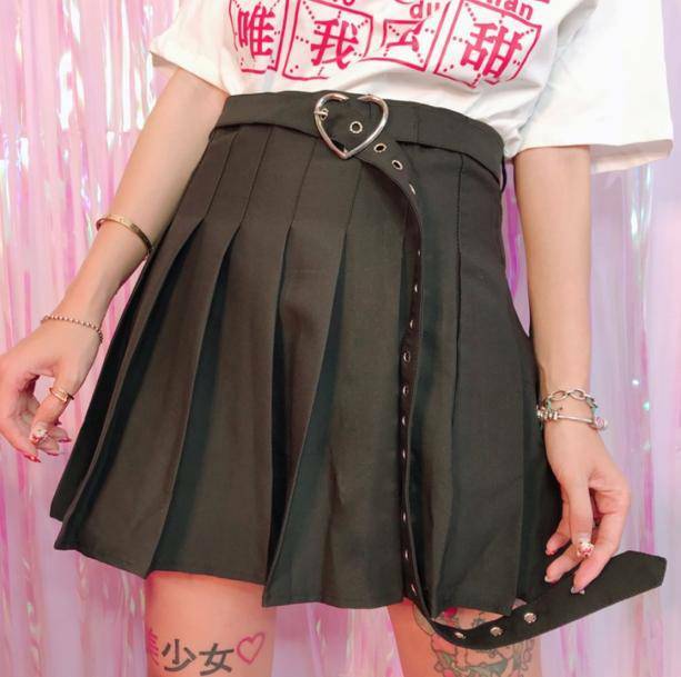 Y2K Fashion Heart Buckle Mini Skirt - Trendy 2000s Style Outfit